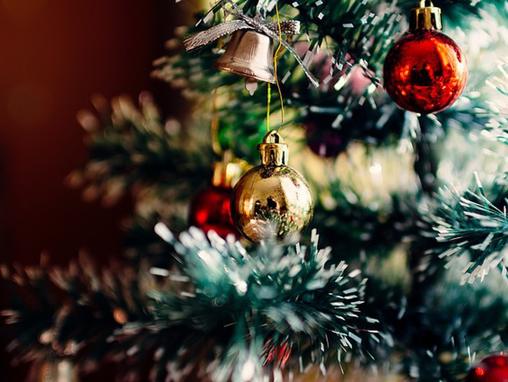 7 Ways To Keep Your Christmas Tree Fresh Longer
