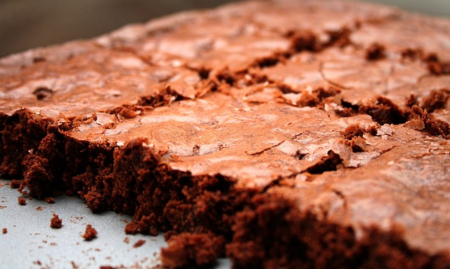 a plate of brownies