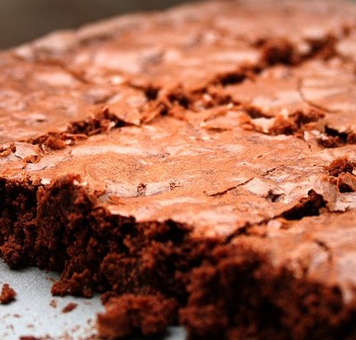 a plate of brownies