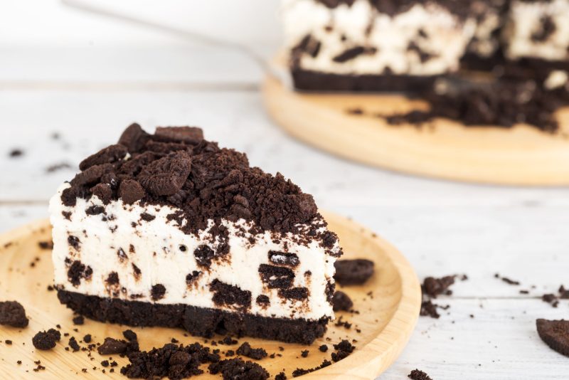 Creamy cheesecake with chocolate cookies and cream biscuits.