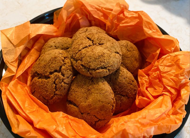 Gingersnaps in a basket with tissue paper