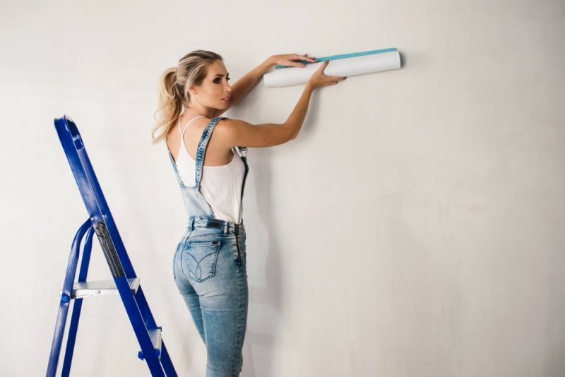 living room with white brick and wallpaper