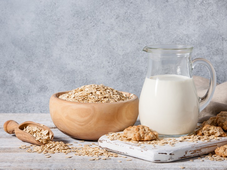 Oat Milk: Benefits, Nutrition and How to Make it - Oola